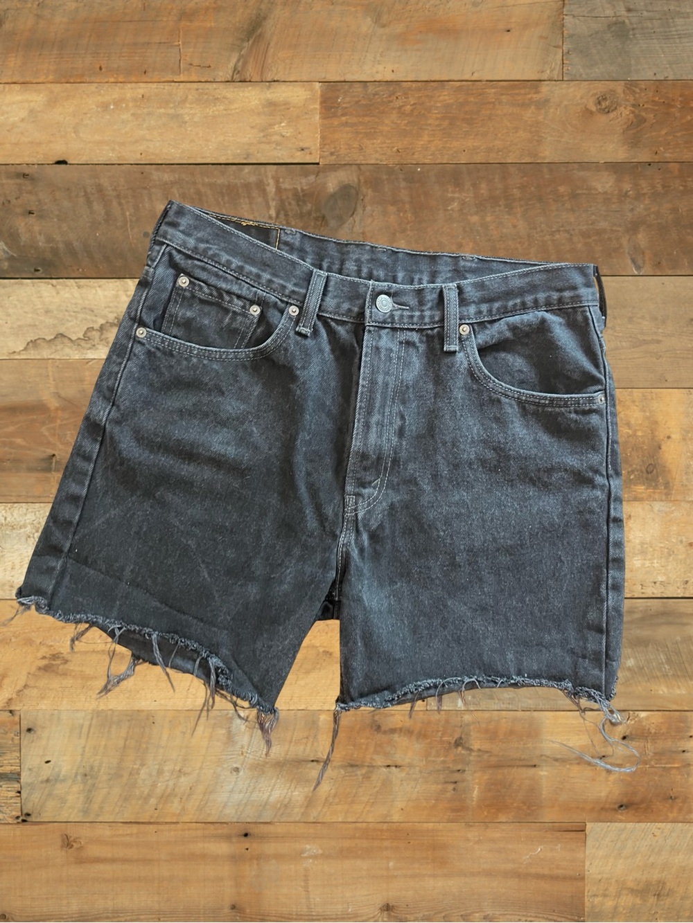 Levi’s 516 Black Denim Cut Off Shorts Men’s 32 Distressed Frayed Hem Jorts